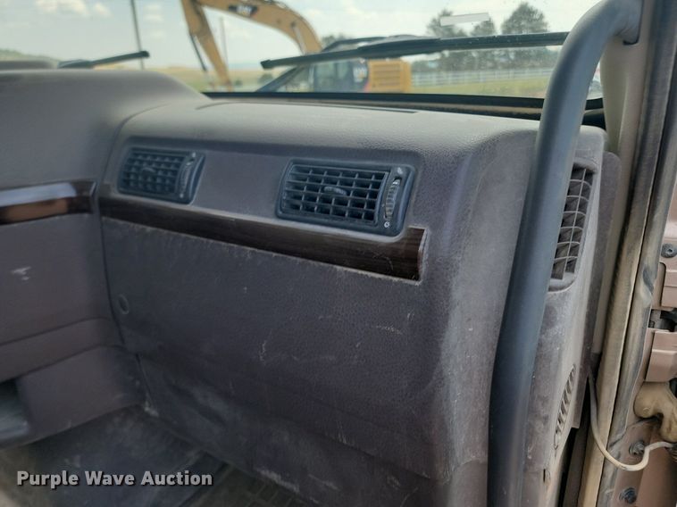 image for item OD9690 2014 Volvo  VNL semi truck