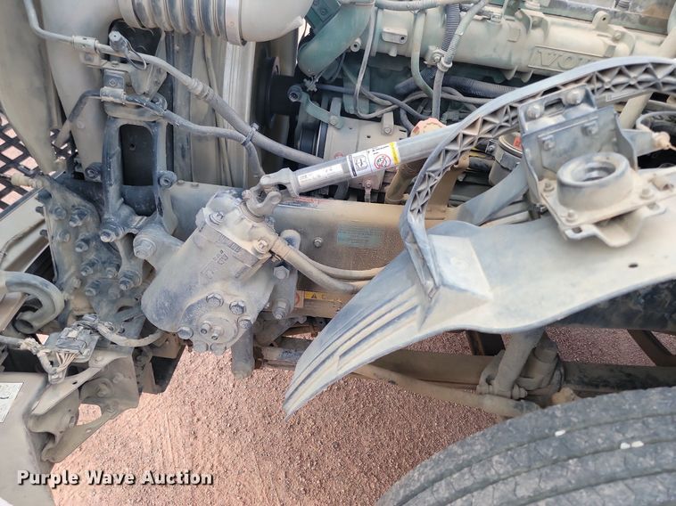 image for item OD9690 2014 Volvo  VNL semi truck