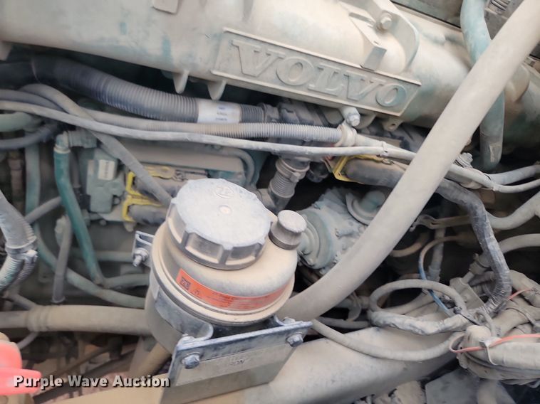 image for item OD9690 2014 Volvo  VNL semi truck