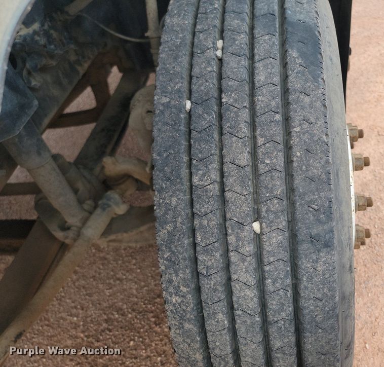 image for item OD9690 2014 Volvo  VNL semi truck