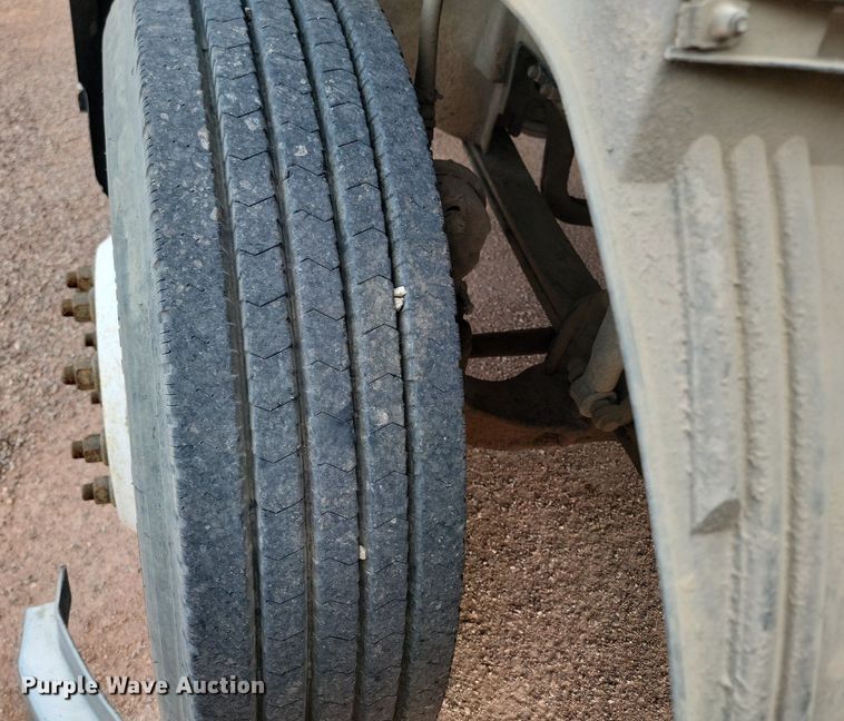 image for item OD9690 2014 Volvo  VNL semi truck