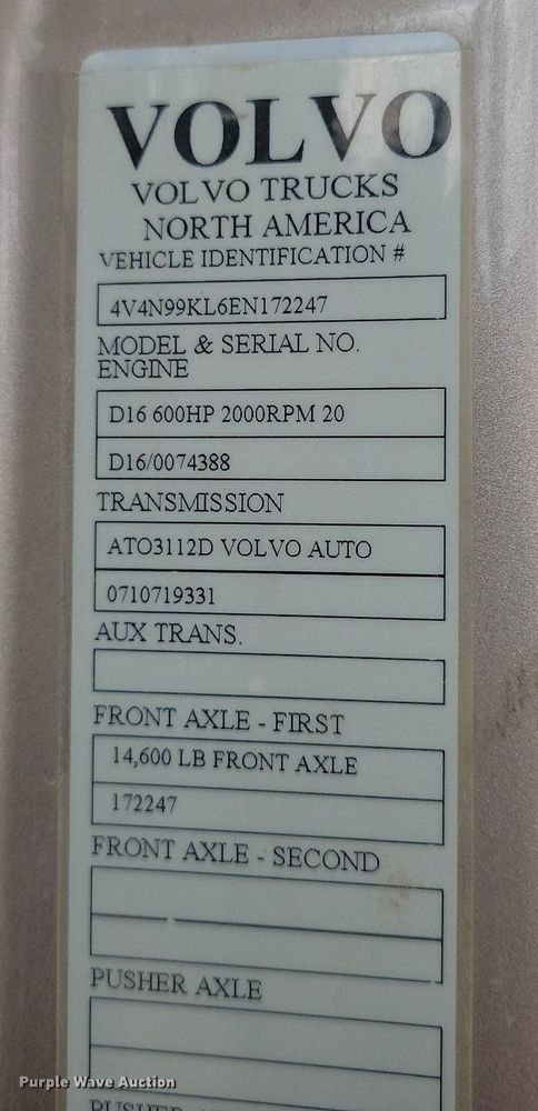 image for item OD9690 2014 Volvo  VNL semi truck