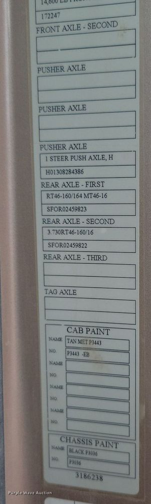 image for item OD9690 2014 Volvo  VNL semi truck