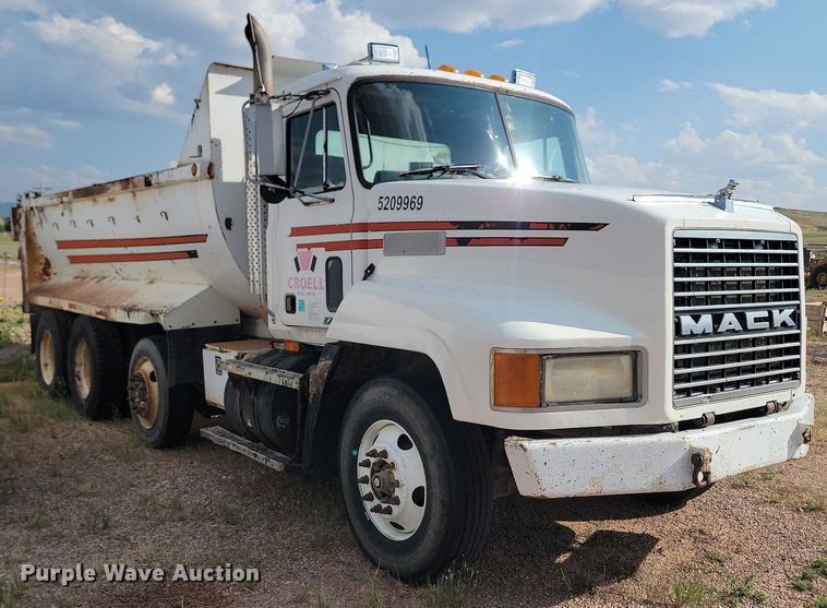 image for item OD9702 1999 Mack CH600 dump truck