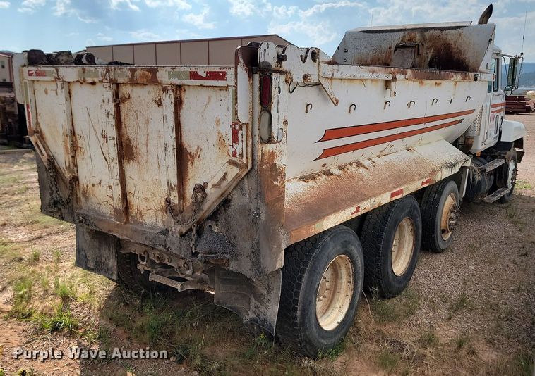 image for item OD9702 1999 Mack CH600 dump truck