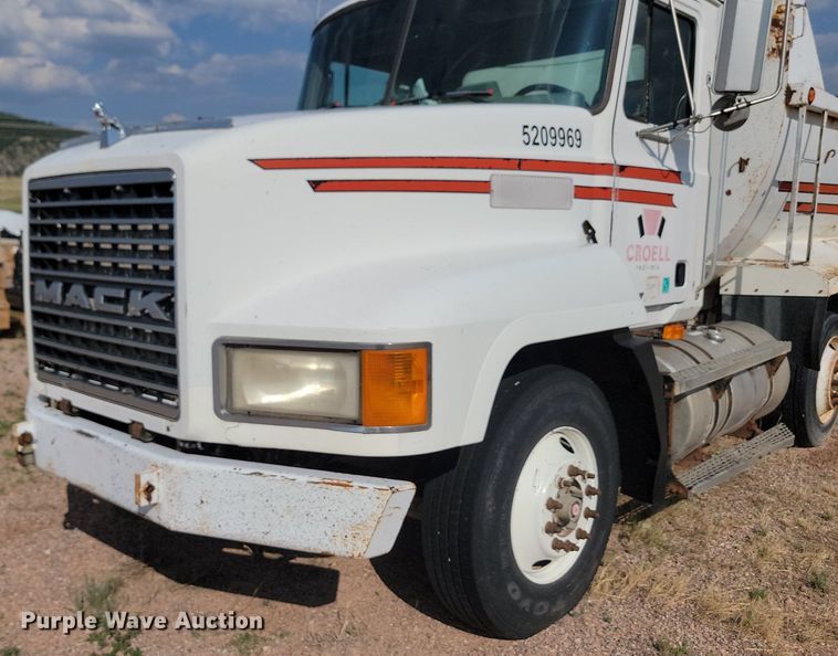 image for item OD9702 1999 Mack CH600 dump truck