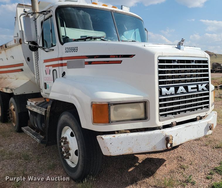 image for item OD9702 1999 Mack CH600 dump truck