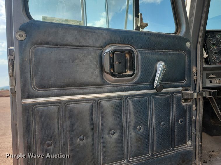 image for item OD9702 1999 Mack CH600 dump truck