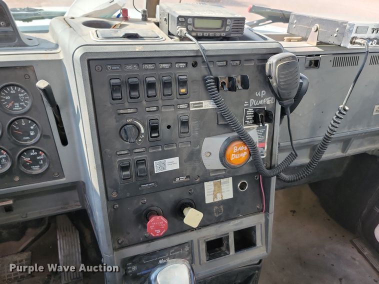 image for item OD9702 1999 Mack CH600 dump truck