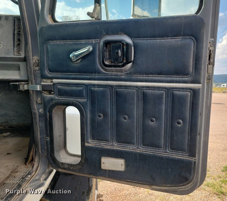 image for item OD9702 1999 Mack CH600 dump truck