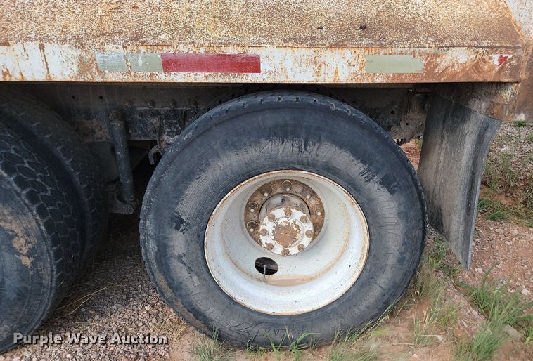 image for item OD9702 1999 Mack CH600 dump truck