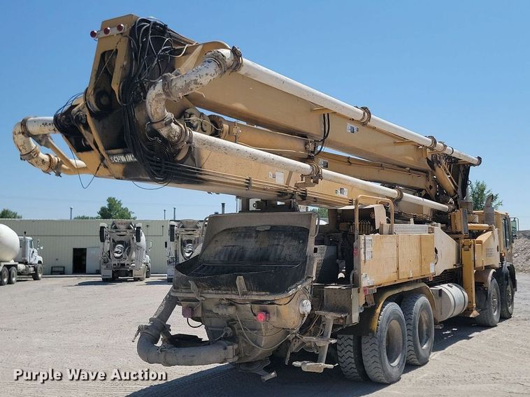 image for item OD9706 1998 Mack MR688S concrete pump truck