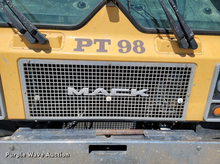 image for item OD9706 1998 Mack MR688S concrete pump truck