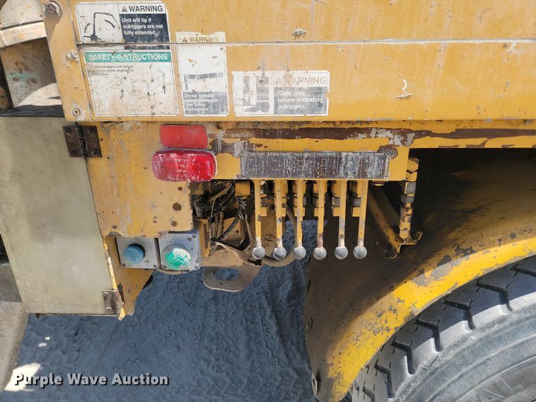 image for item OD9706 1998 Mack MR688S concrete pump truck