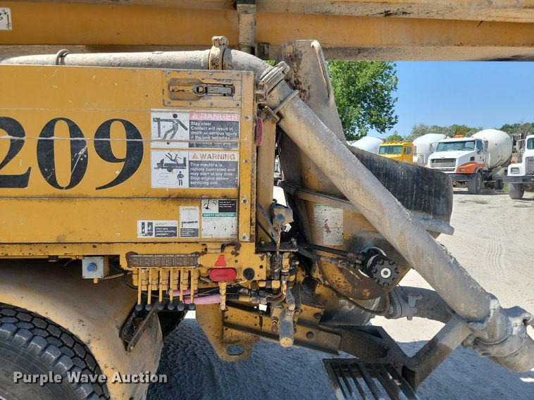 image for item OD9706 1998 Mack MR688S concrete pump truck