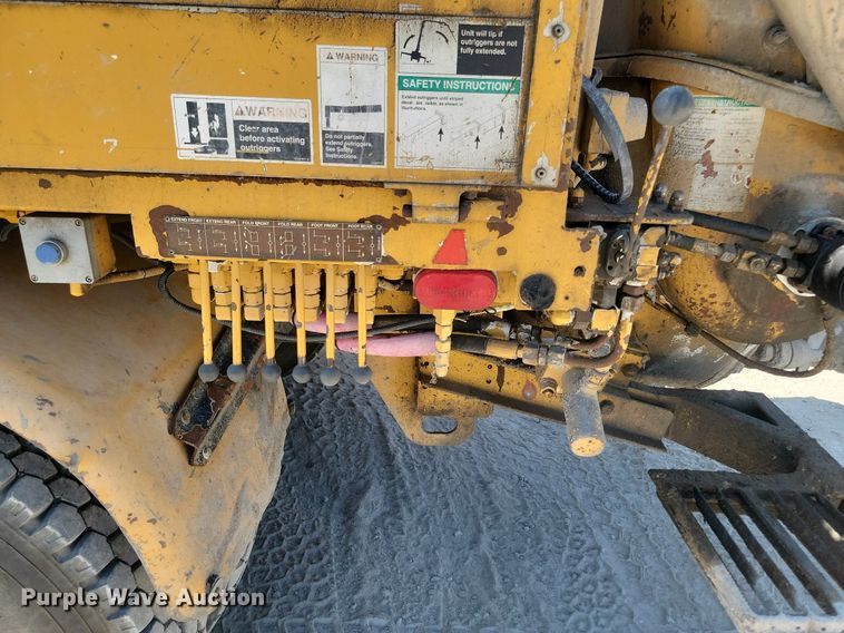 image for item OD9706 1998 Mack MR688S concrete pump truck