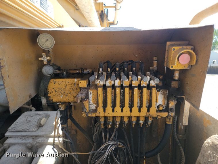 image for item OD9706 1998 Mack MR688S concrete pump truck