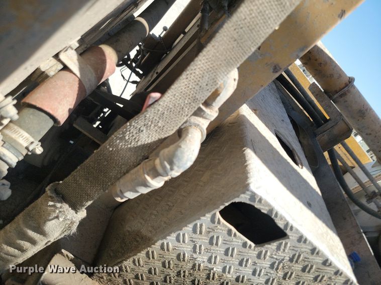 image for item OD9706 1998 Mack MR688S concrete pump truck