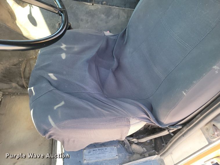 image for item OD9706 1998 Mack MR688S concrete pump truck