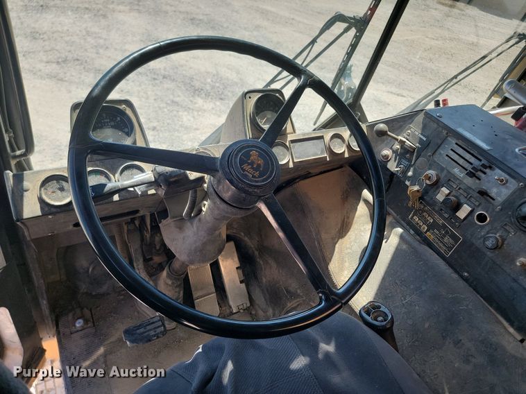 image for item OD9706 1998 Mack MR688S concrete pump truck