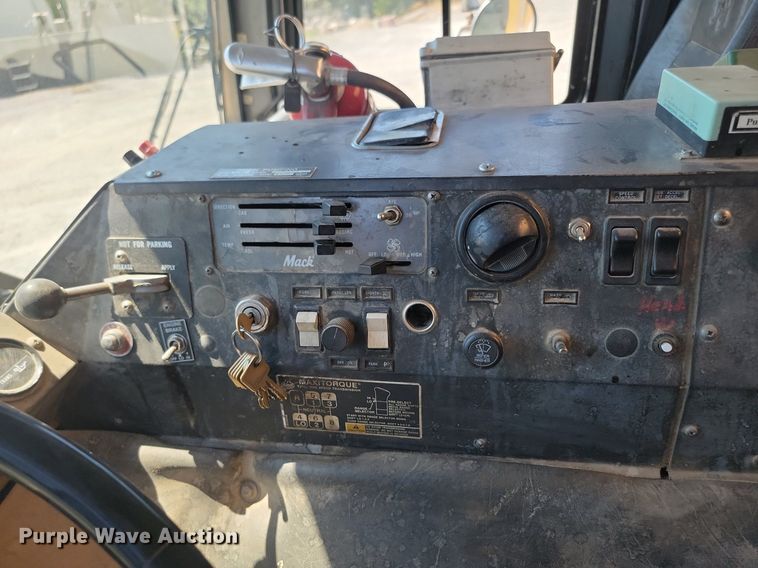 image for item OD9706 1998 Mack MR688S concrete pump truck