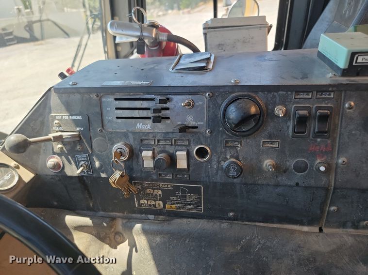 image for item OD9706 1998 Mack MR688S concrete pump truck