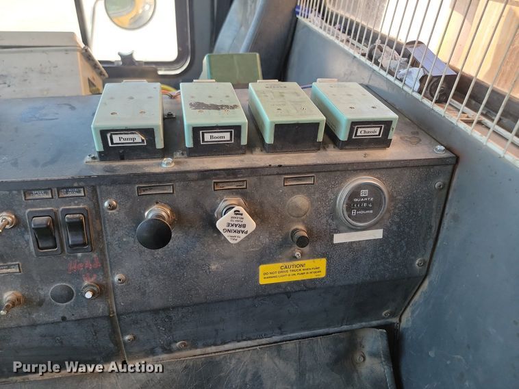 image for item OD9706 1998 Mack MR688S concrete pump truck