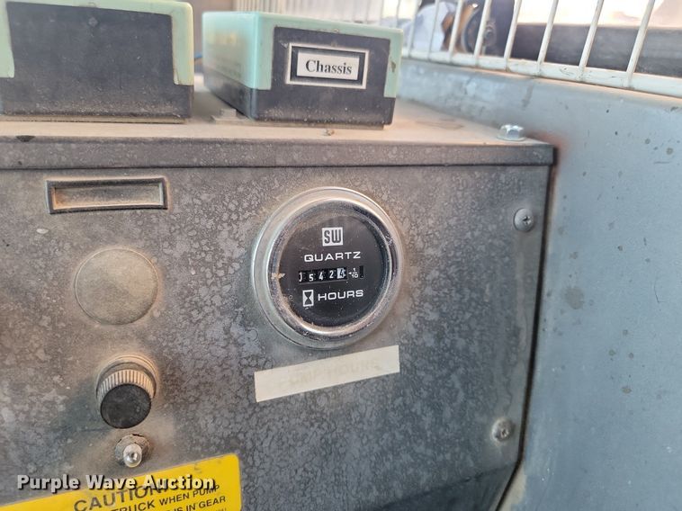 image for item OD9706 1998 Mack MR688S concrete pump truck