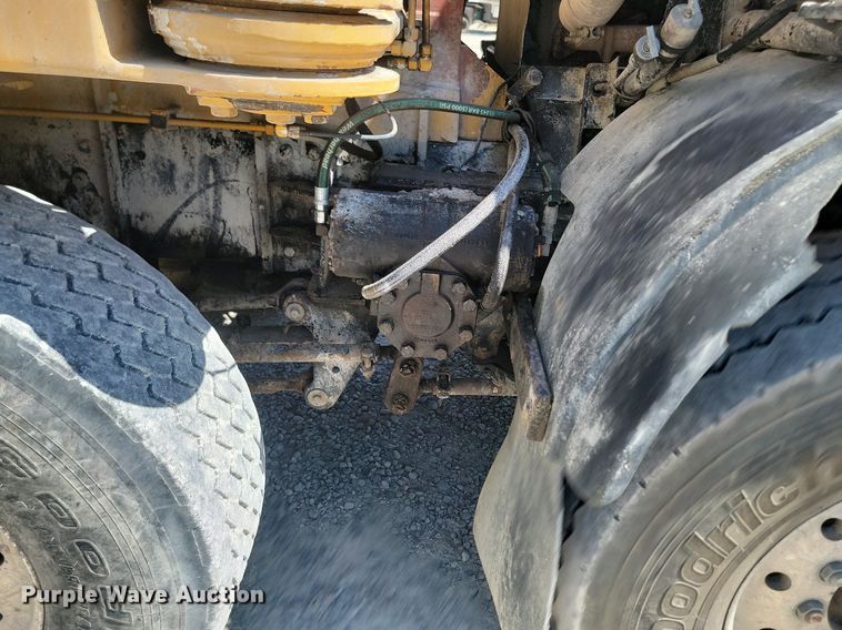 image for item OD9706 1998 Mack MR688S concrete pump truck