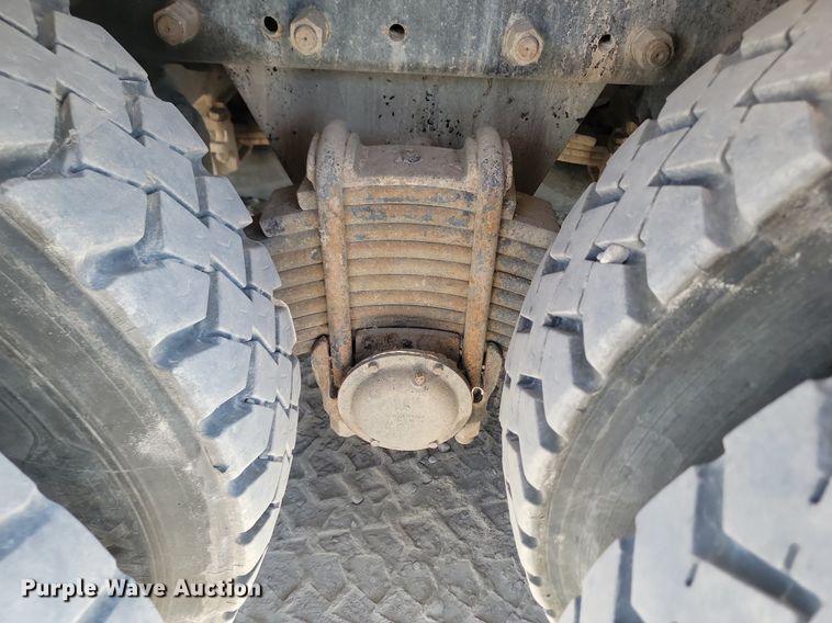 image for item OD9706 1998 Mack MR688S concrete pump truck