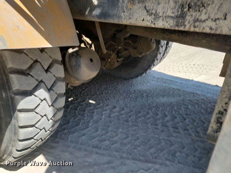 image for item OD9706 1998 Mack MR688S concrete pump truck