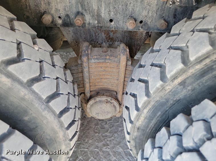 image for item OD9706 1998 Mack MR688S concrete pump truck