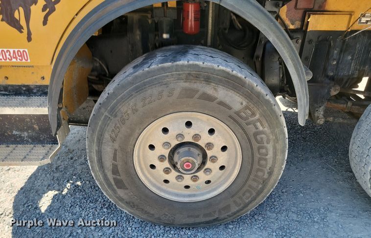 image for item OD9706 1998 Mack MR688S concrete pump truck