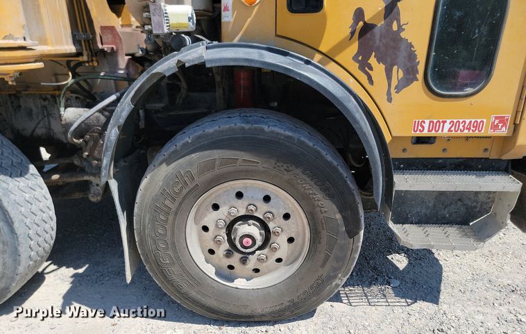 image for item OD9706 1998 Mack MR688S concrete pump truck