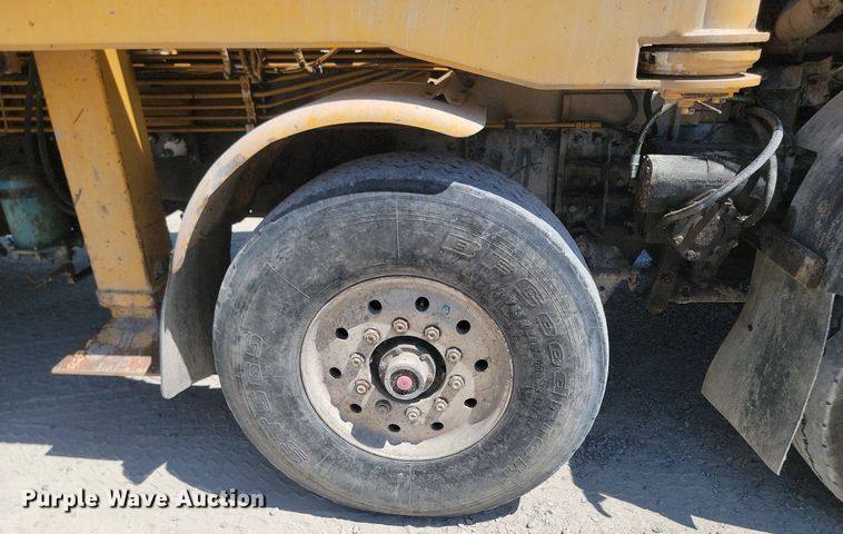 image for item OD9706 1998 Mack MR688S concrete pump truck