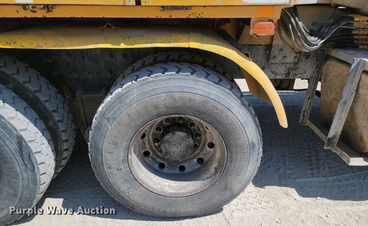 image for item OD9706 1998 Mack MR688S concrete pump truck