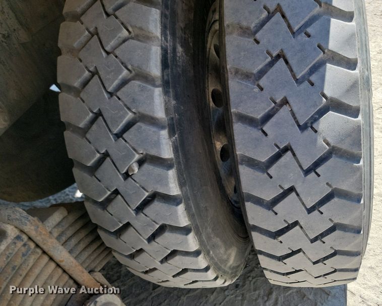 image for item OD9706 1998 Mack MR688S concrete pump truck