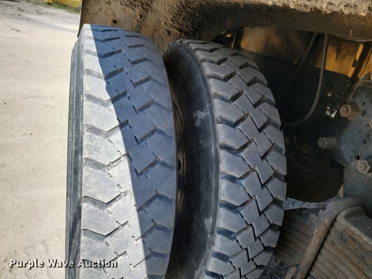 image for item OD9706 1998 Mack MR688S concrete pump truck