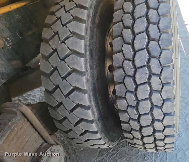 image for item OD9706 1998 Mack MR688S concrete pump truck