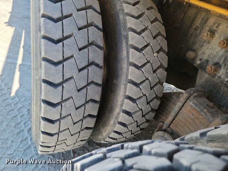 image for item OD9706 1998 Mack MR688S concrete pump truck