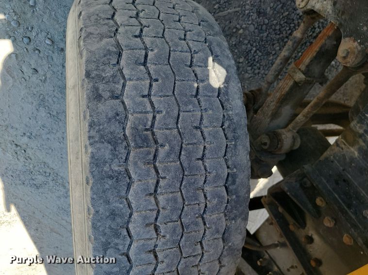 image for item OD9706 1998 Mack MR688S concrete pump truck