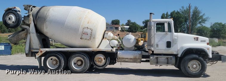 image for item OD9709 1993 International  F5070 SFA ready mix truck