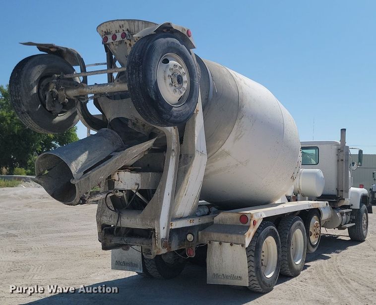 image for item OD9709 1993 International  F5070 SFA ready mix truck