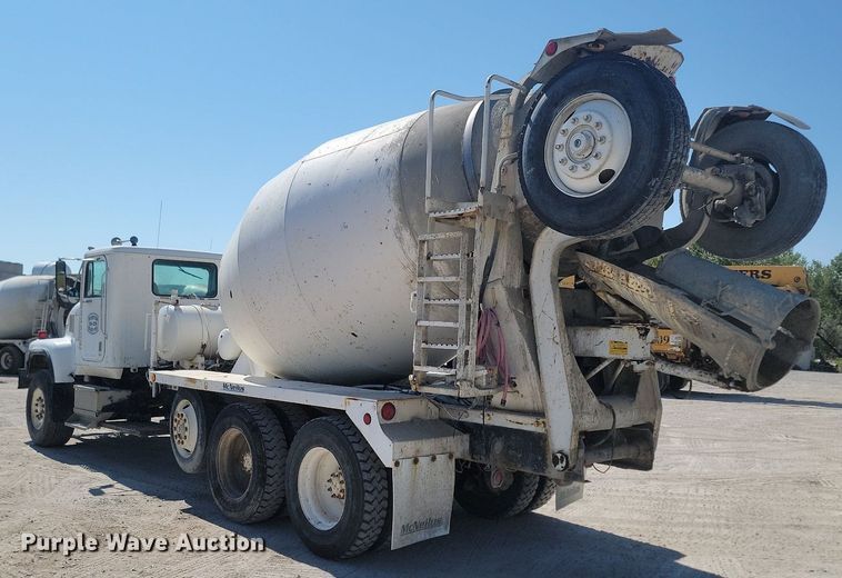 image for item OD9709 1993 International  F5070 SFA ready mix truck