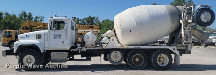 image for item OD9709 1993 International  F5070 SFA ready mix truck