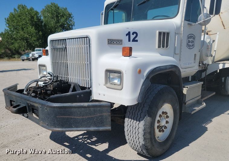 image for item OD9709 1993 International  F5070 SFA ready mix truck