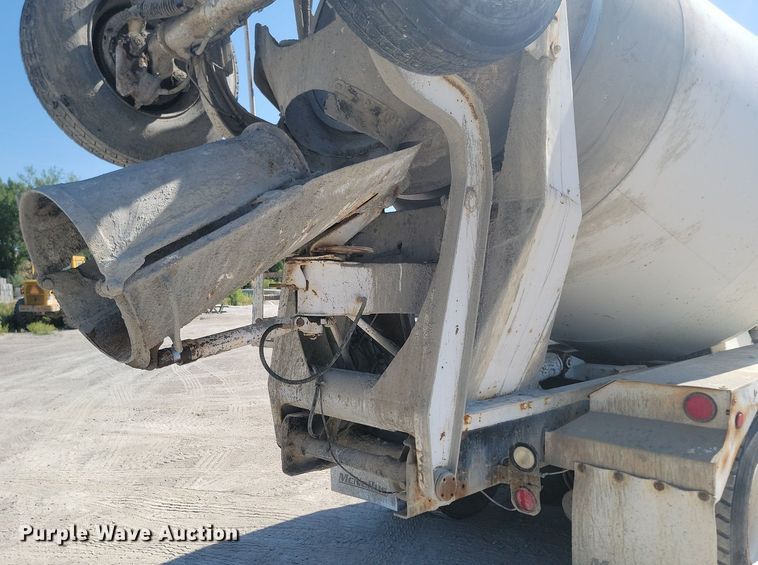 image for item OD9709 1993 International  F5070 SFA ready mix truck
