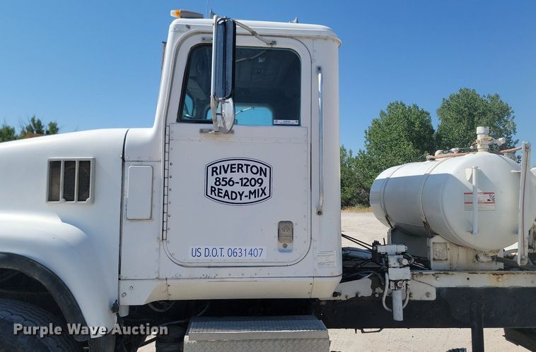 image for item OD9709 1993 International  F5070 SFA ready mix truck
