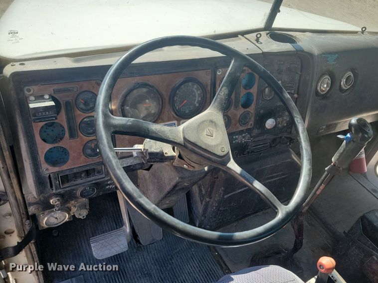 image for item OD9709 1993 International  F5070 SFA ready mix truck