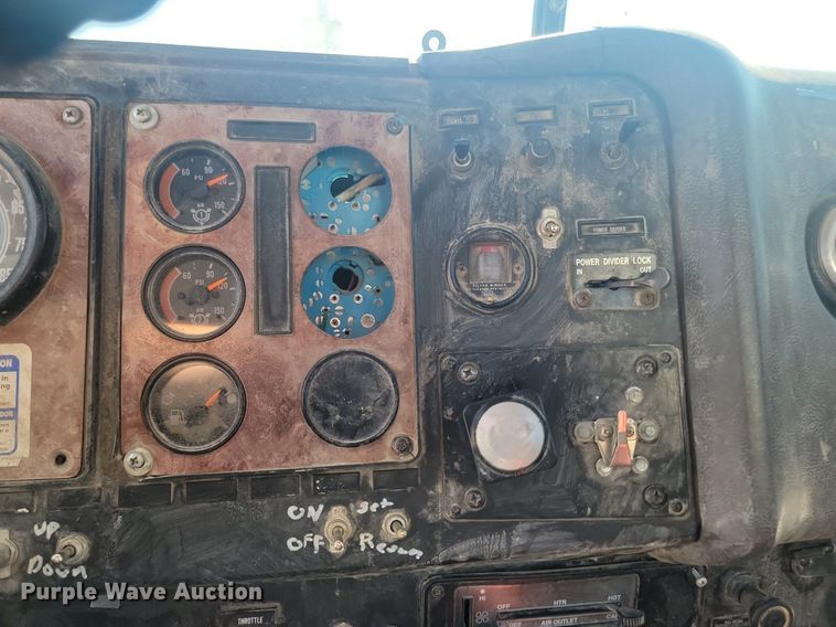 image for item OD9709 1993 International  F5070 SFA ready mix truck